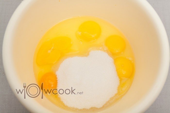 Взбитые яйца с сахаром