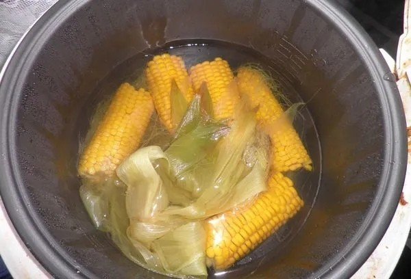 Приготовление кукурузы в початках