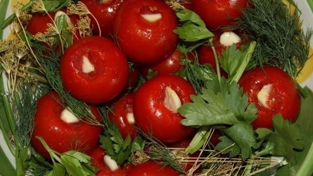 Рецепты фаршированных помидор с чесноком внутри на зиму