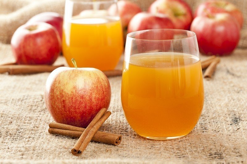 Натуральный сок из яблок