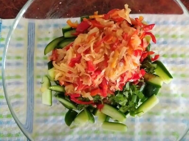 Салат капуста корейская с красным перцем