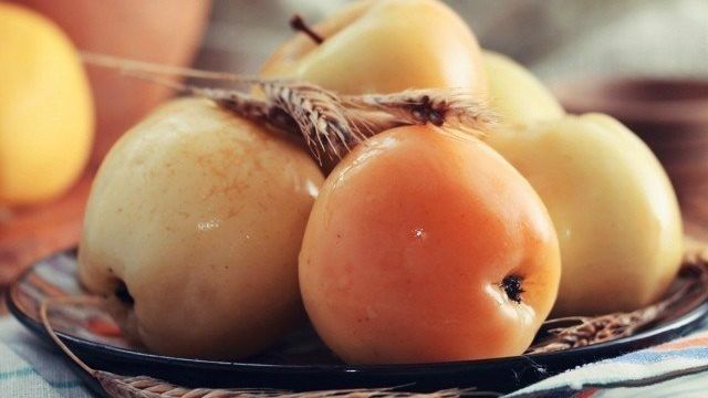 Рецепт моченых яблок в банке на зиму