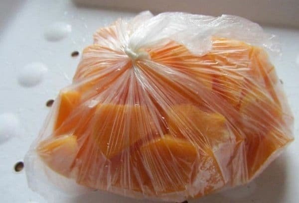 Апельсин нарезанный в целлофановом пакете