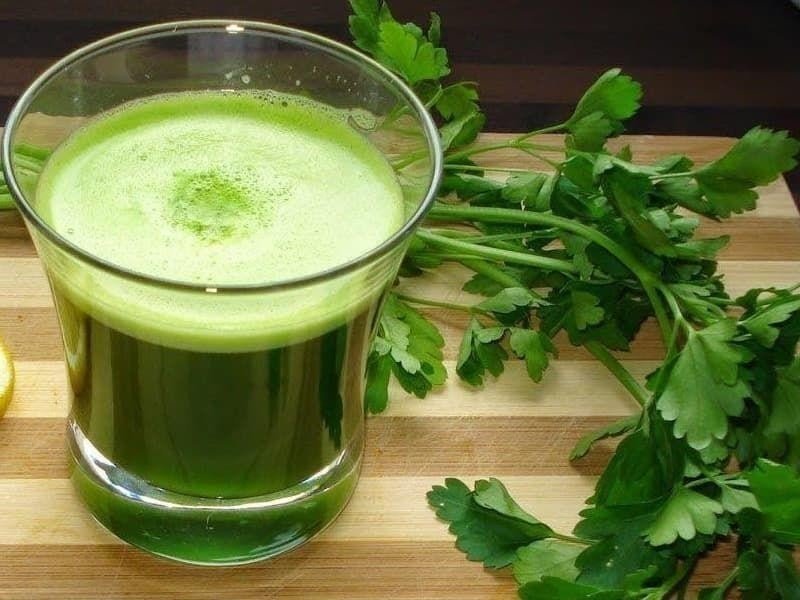 Сок зелени петрушки